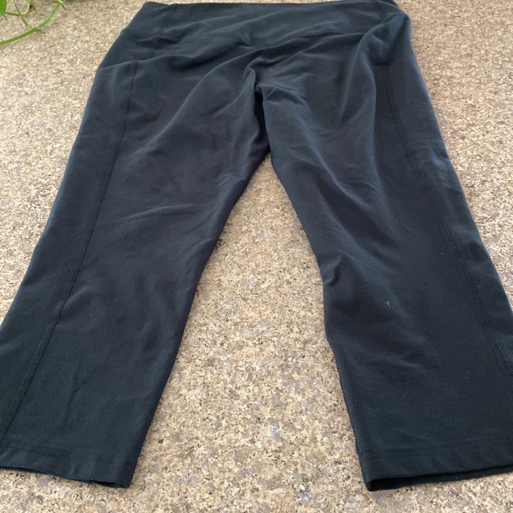 Nike Dri Fit Active Capri Crop Leggings Tights Medium (I think they are black) - Picture 12 of 13